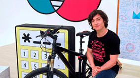¿Por qué las bicicletas de competencia no se caen en una pista inclinada? (Razones trigonométricas y movimiento circular uniforme)