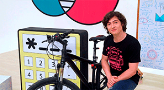 ¿Por qué las bicicletas de competencia no se caen en una pista inclinada? (Razones trigonométricas y movimiento circular uniforme)