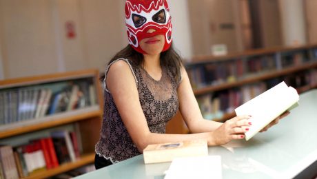 LuchaLibro: Una luchadora se quita la máscara
