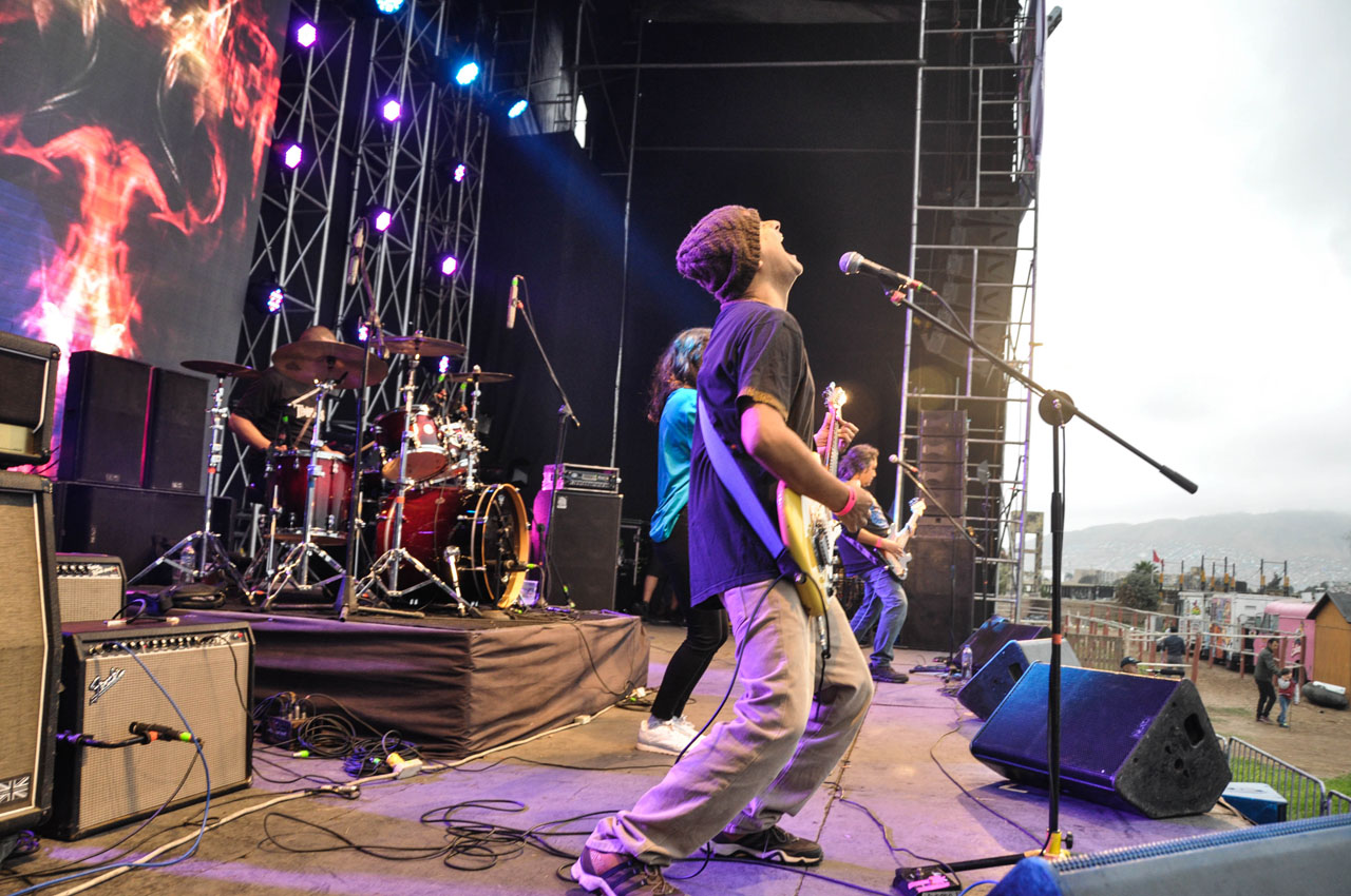 Rafo R&amp;aacute;ez cantando Tronador.