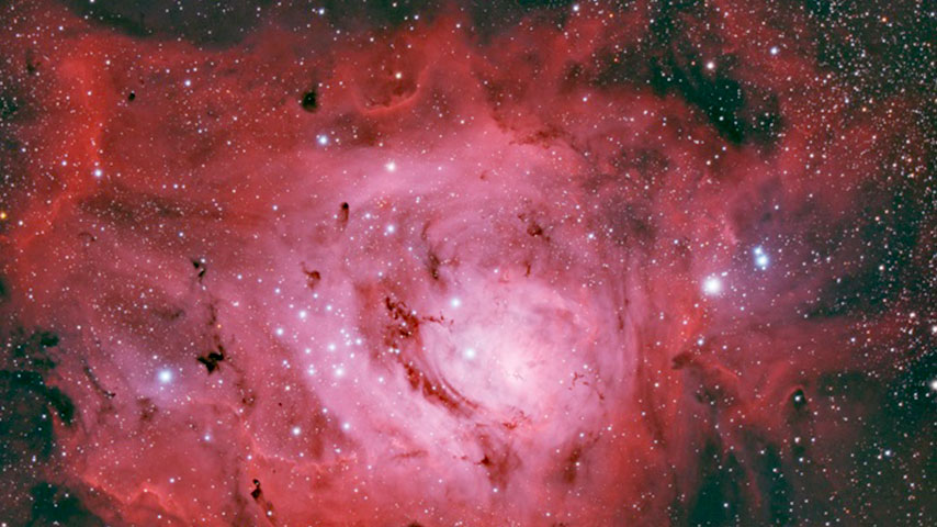 Una nube gigantesca de gas y polvo, donde se forman nuevas estrellas. Se encuentra a una distancia de 5000 años luz de la Tierra. 
