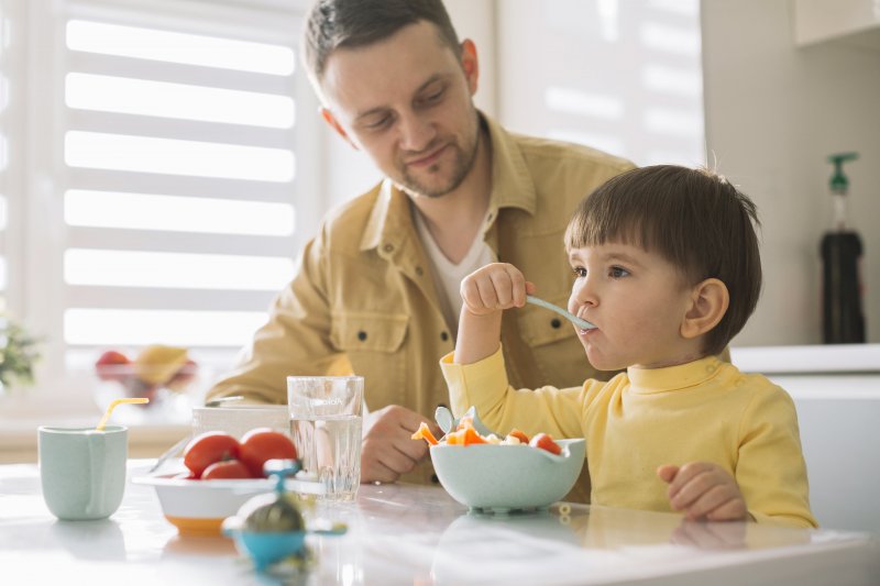 ¿Por qué nunca debes obligar a un niño a comer?